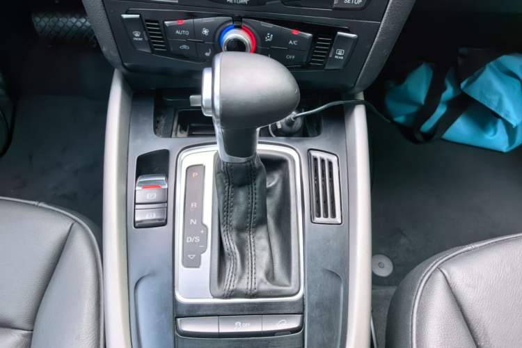 Used Audi Q5 2017 40 TFSI Ambition Edition Gear Lever