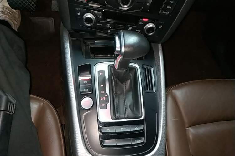 Used Audi Q5 2017 40 TFSI Technology Edition Gear Lever