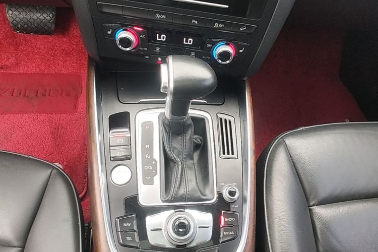Used Audi Q5 2017 40 TFSI Comfort Model Gear Lever