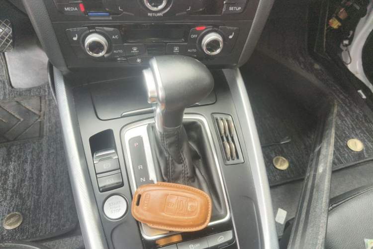 Used Audi Q5 2017 Plus 40 TFSI Technology Model Gear Lever