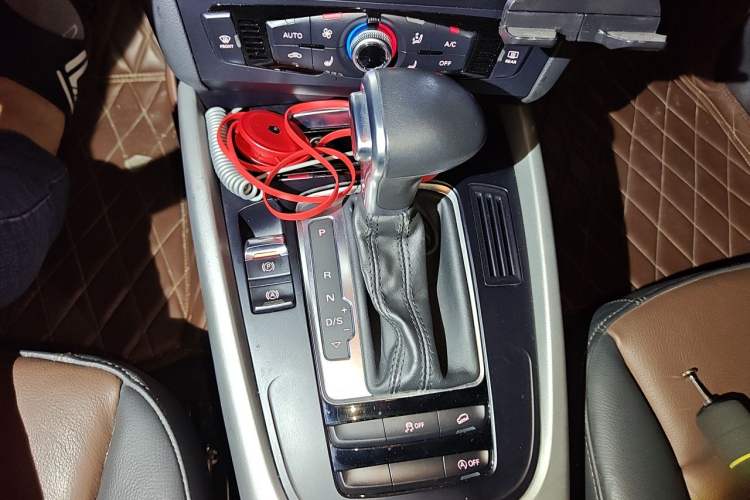 Used Audi Q5 2017 40 TFSI Ambition Edition Gear Lever