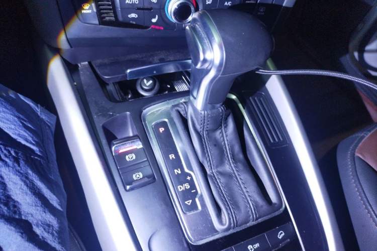 Used Audi Q5 2017 40 TFSI Ambition Edition Gear Lever