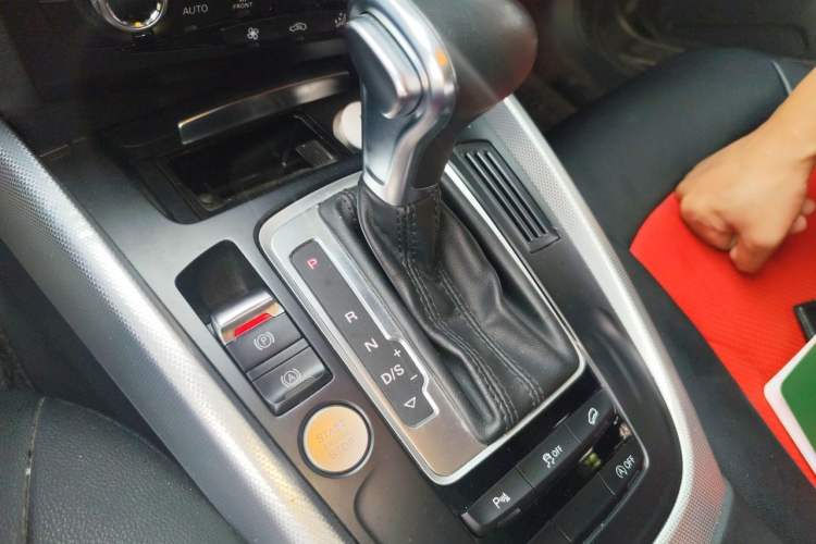 Used Audi Q5 2017 Plus 40 TFSI Technology Model Gear Lever
