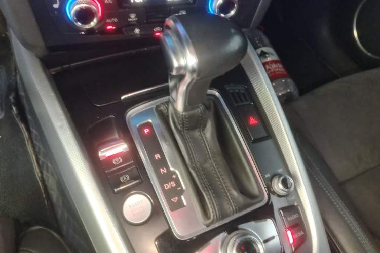 Used Audi Q5 2017 40 TFSI Dynamic Edition Gear Lever