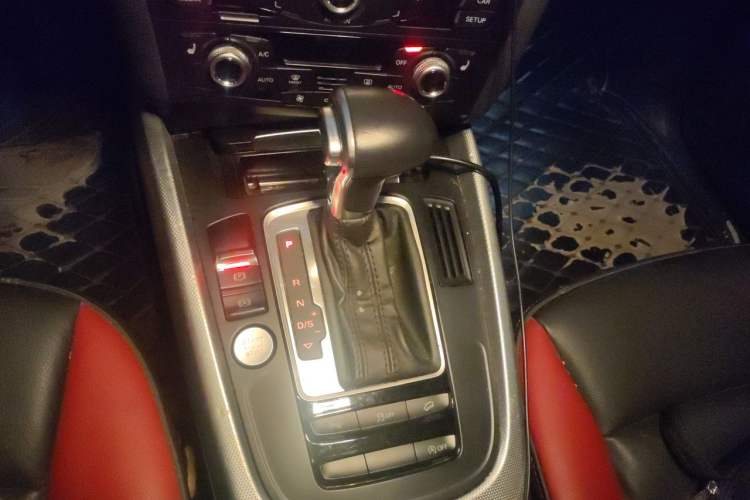 Used Audi Q5 2017 Plus 40 TFSI Technology Model Gear Lever