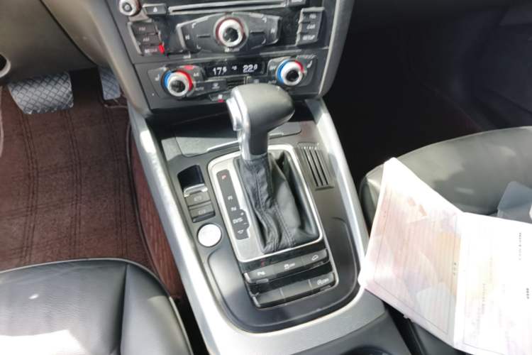 Used Audi Q5 2017 40 TFSI Technology Edition Gear Lever