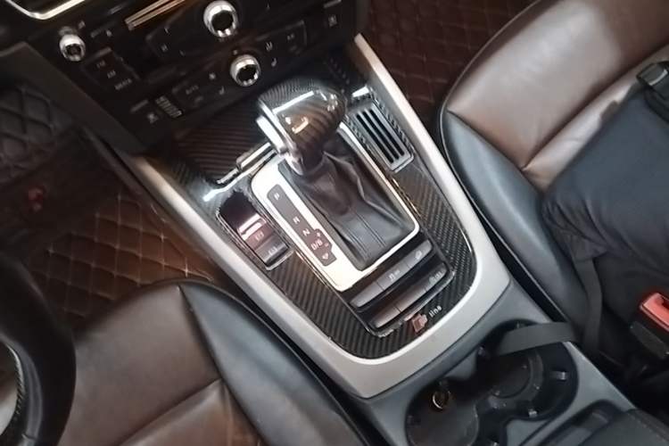 Used Audi Q5 2017 40 TFSI Ambition Edition Gear Lever