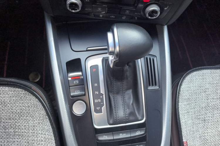 Used Audi Q5 2017 Plus 40 TFSI Technology Model Gear Lever