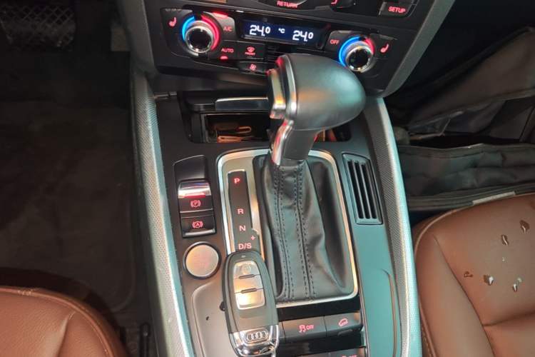 Used Audi Q5 2017 Plus 40 TFSI Technology Model Gear Lever