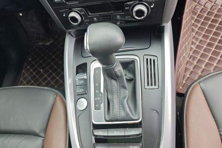 Used Audi Q5 2017 Plus 40 TFSI Technology Model Gear Lever