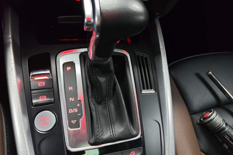 Used Audi Q5 2017 Plus 40 TFSI Technology Model Gear Lever
