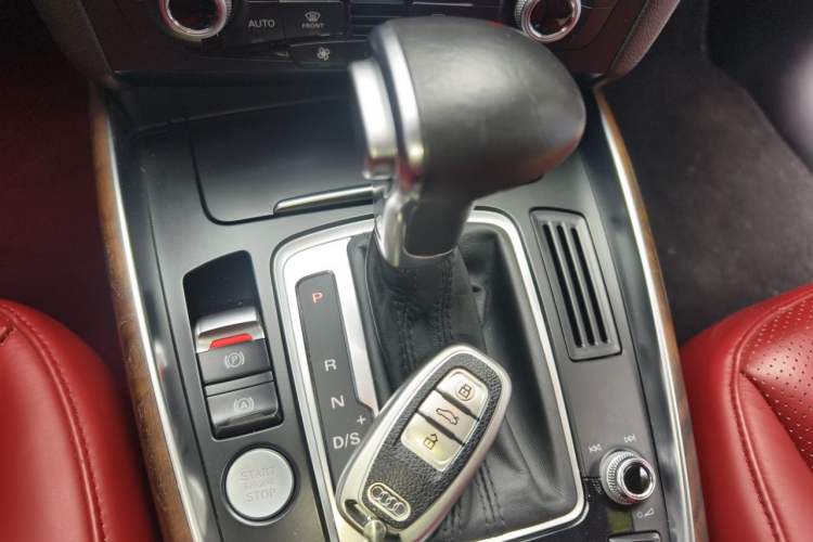 Used Audi Q5 2017 40 TFSI Comfort Model Gear Lever