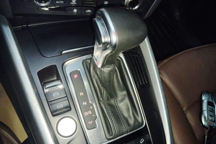 Used Audi Q5 2017 40 TFSI Technology Edition Gear Lever