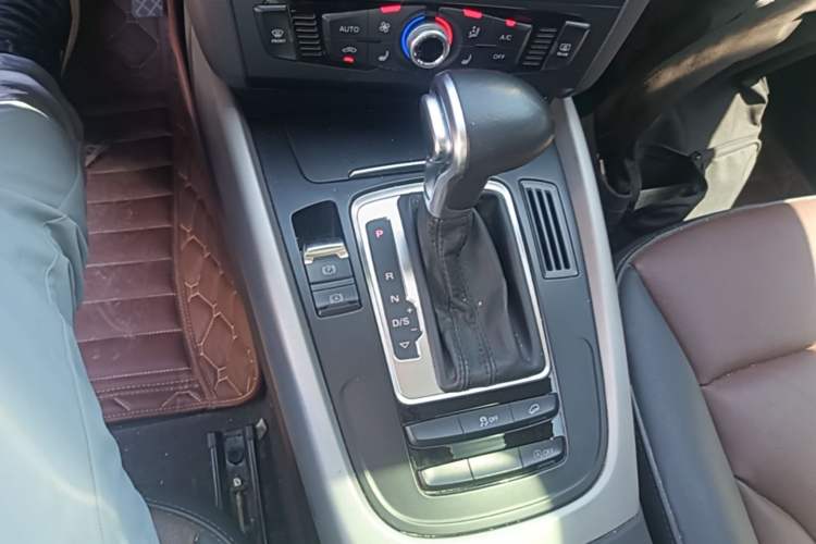 Used Audi Q5 2017 40 TFSI Ambition Edition Gear Lever
