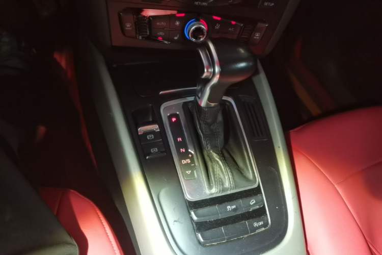 Used Audi Q5 2017 40 TFSI Ambition Edition Gear Lever