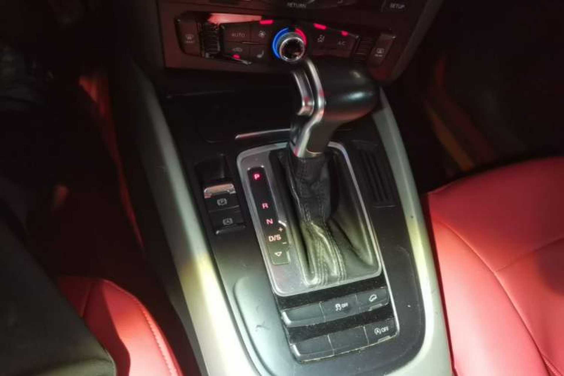 Used Audi Q5 2017 40 TFSI Ambition Edition Gear Lever