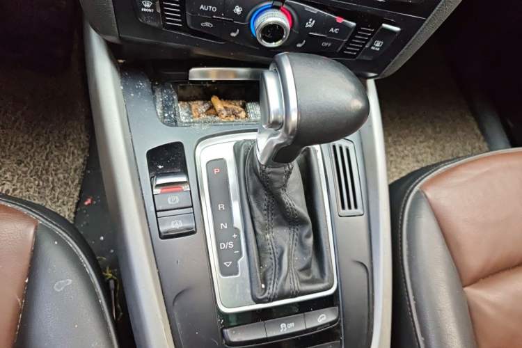 Used Audi Q5 2017 40 TFSI Ambition Edition Gear Lever