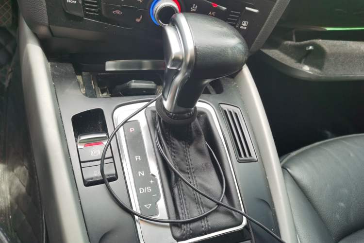 Used Audi Q5 2017 Plus 40 TFSI Ambition Model Gear Lever