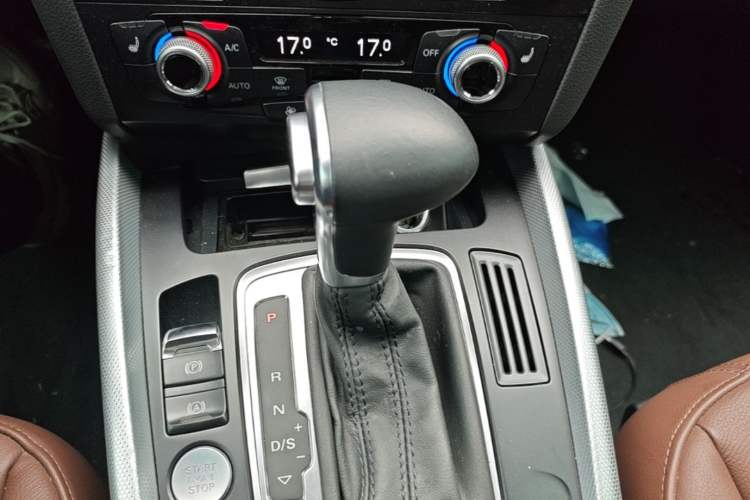 Used Audi Q5 2017 40 TFSI Technology Edition Gear Lever