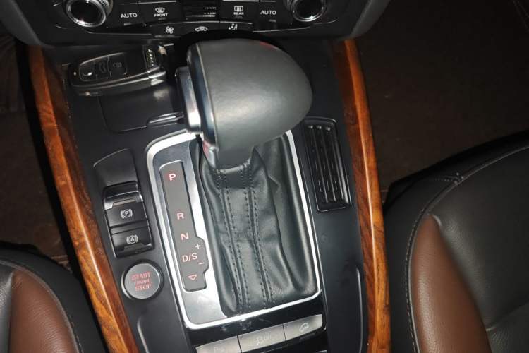 Used Audi Q5 2017 Plus 40 TFSI Technology Model Gear Lever
