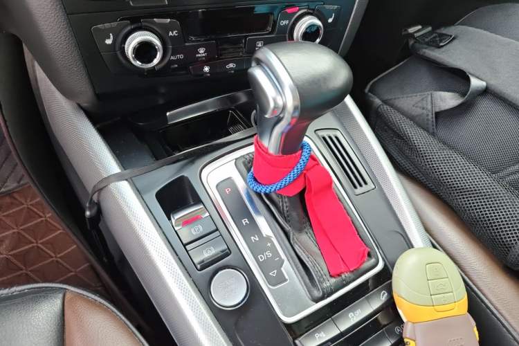 Used Audi Q5 2017 Plus 40 TFSI Technology Model Gear Lever