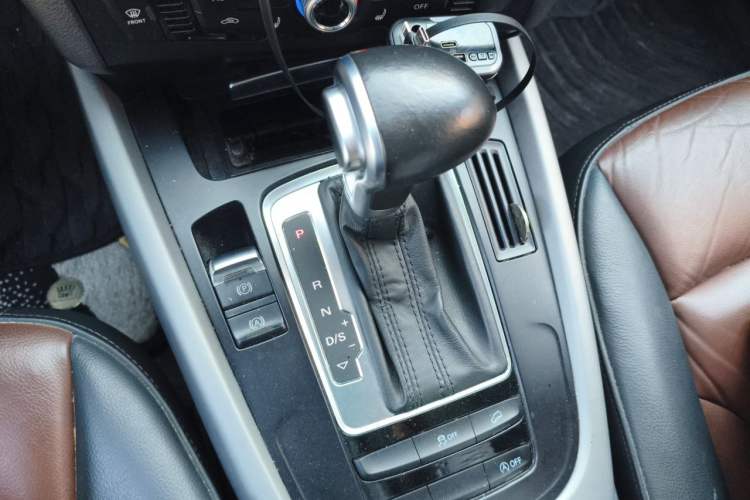 Used Audi Q5 2017 40 TFSI Ambition Edition Gear Lever