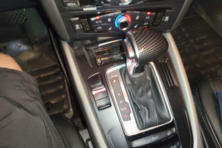 Used Audi Q5 2017 40 TFSI Ambition Edition Gear Lever