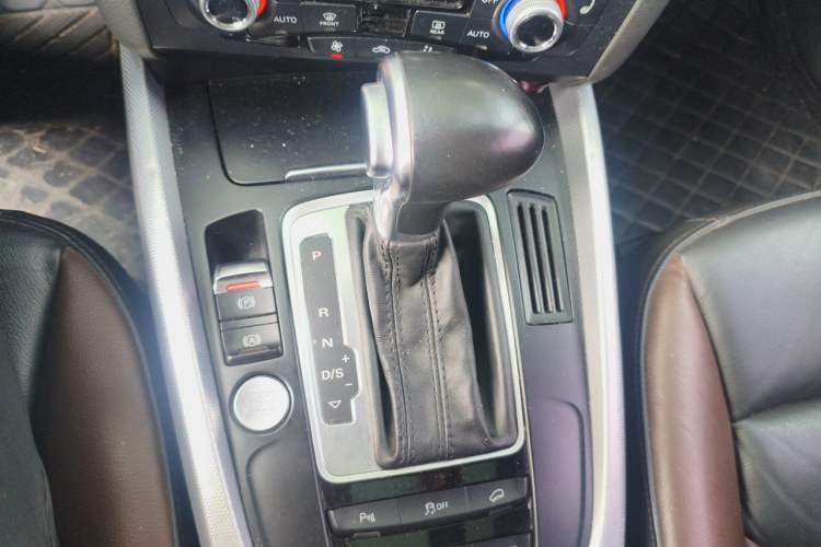 Used Audi Q5 2017 40 TFSI Technology Edition Gear Lever