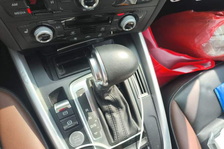 Used Audi Q5 2017 Plus 40 TFSI Technology Model Gear Lever