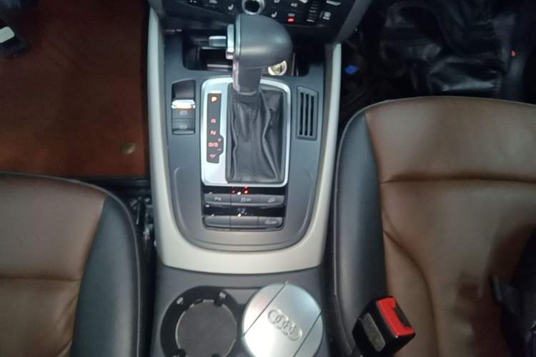 Used Audi Q5 2017 Plus 40 TFSI Ambition Model Gear Lever