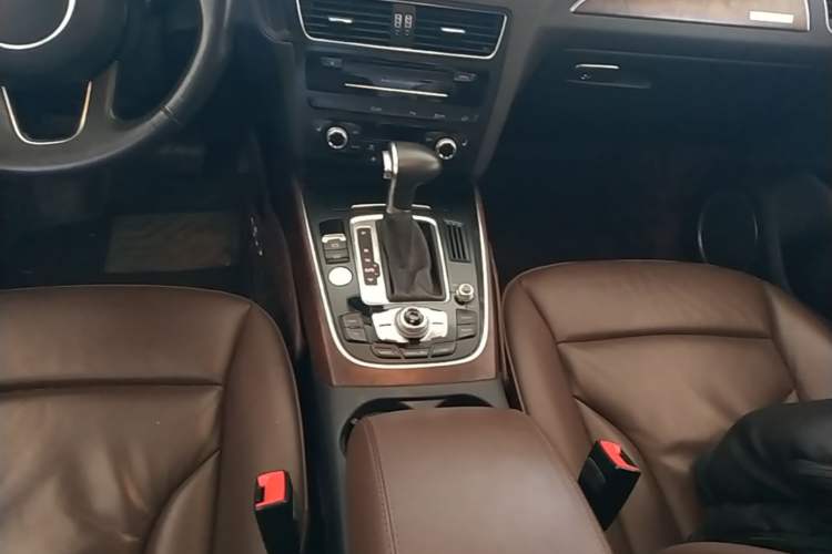 Used Audi Q5 2017 40 TFSI Comfort Model Gear Lever