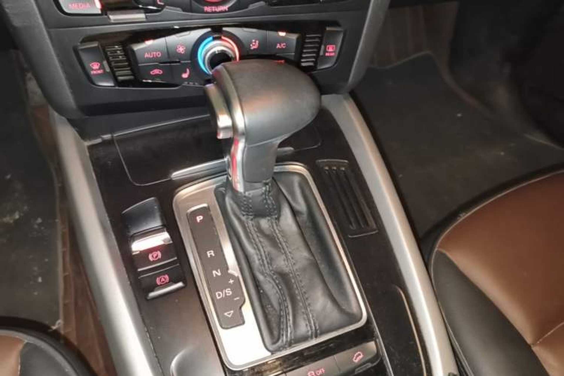 Used Audi Q5 2017 40 TFSI Ambition Edition Gear Lever
