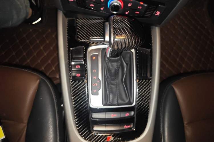 Used Audi Q5 2017 40 TFSI Ambition Edition Gear Lever