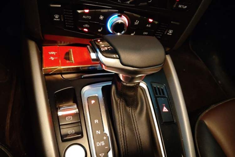 Used Audi Q5 2017 Plus 40 TFSI Ambition Model Gear Lever