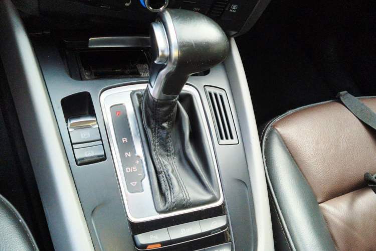 Used Audi Q5 2017 Plus 40 TFSI Ambition Model Gear Lever