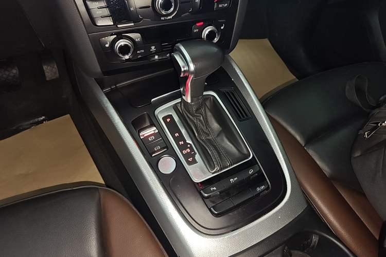 Used Audi Q5 2017 Plus 40 TFSI Technology Model Gear Lever