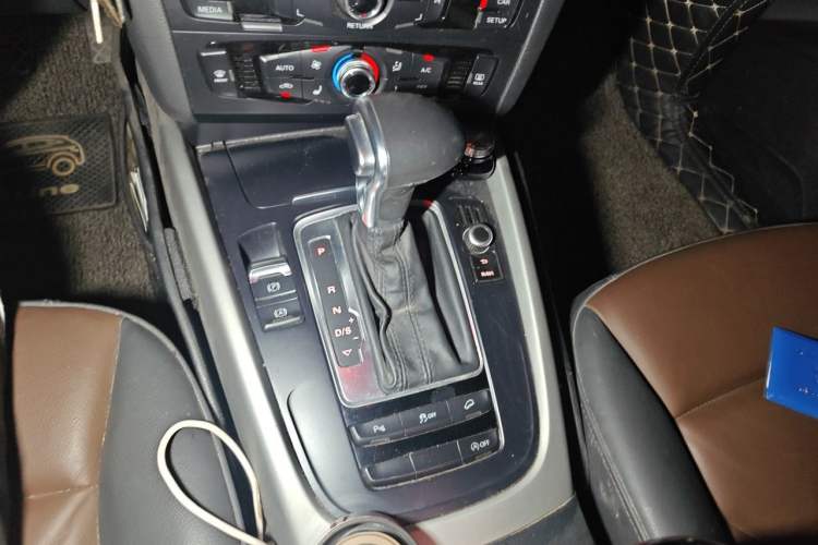Used Audi Q5 2017 Plus 40 TFSI Ambition Model Gear Lever