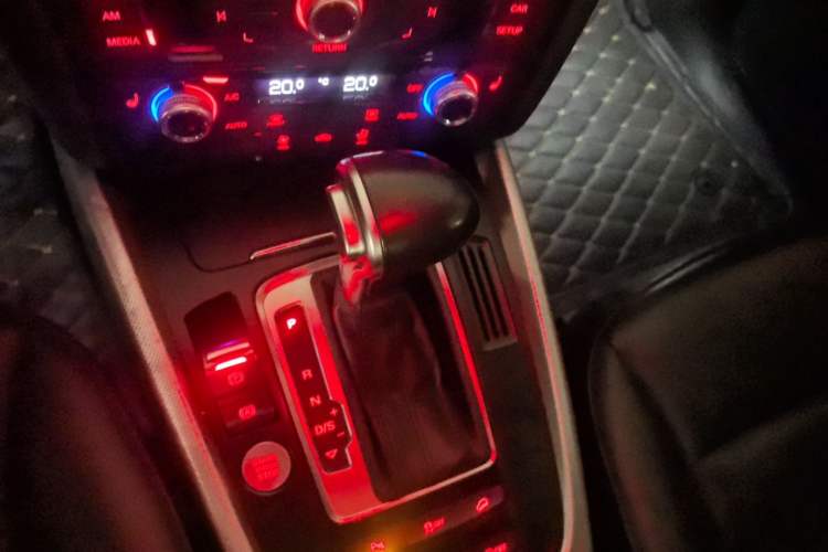 Used Audi Q5 2017 40 TFSI Technology Edition Gear Lever
