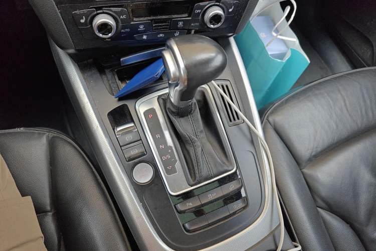 Used Audi Q5 2017 40 TFSI Technology Edition Gear Lever
