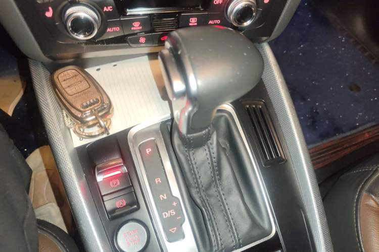 Used Audi Q5 2017 Plus 40 TFSI Technology Model Gear Lever