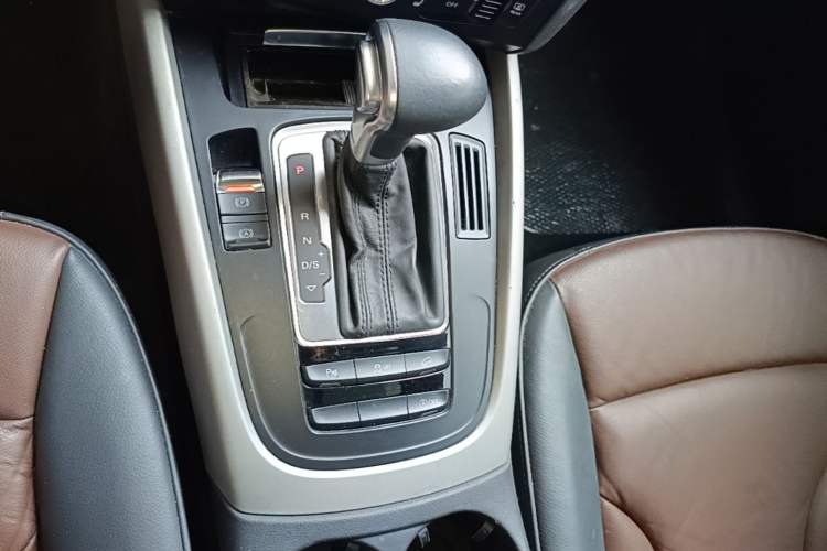Used Audi Q5 2017 Plus 40 TFSI Ambition Model Gear Lever