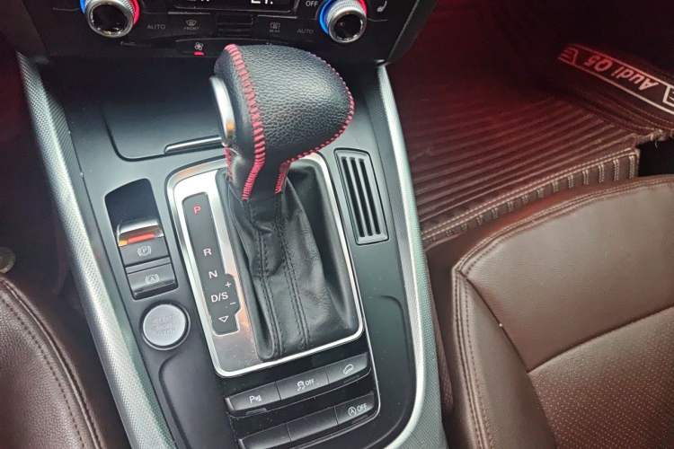 Used Audi Q5 2017 40 TFSI Comfort Model Gear Lever