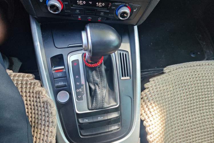Used Audi Q5 2017 40 TFSI Technology Edition Gear Lever