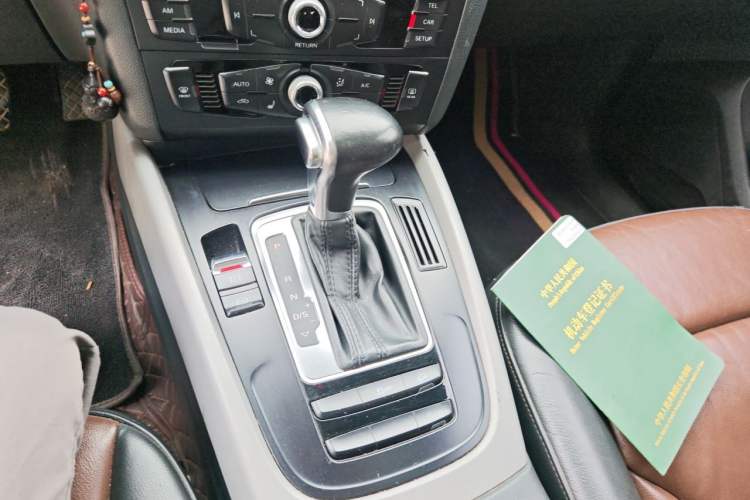 Used Audi Q5 2017 40 TFSI Ambition Edition Gear Lever