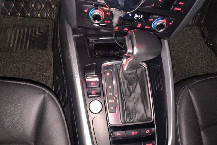 Used Audi Q5 2017 Plus 40 TFSI Technology Model Gear Lever