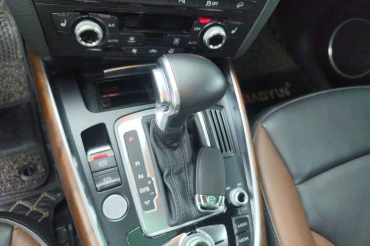 Used Audi Q5 2017 40 TFSI Comfort Model Gear Lever