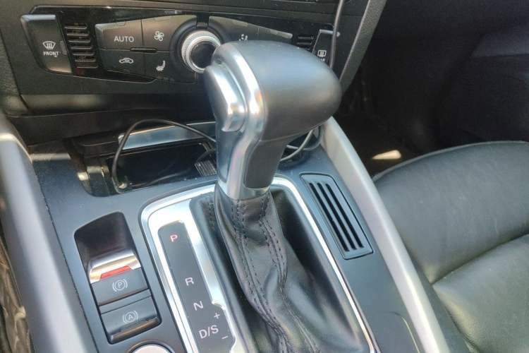 Used Audi Q5 2017 40 TFSI Ambition Edition Gear Lever