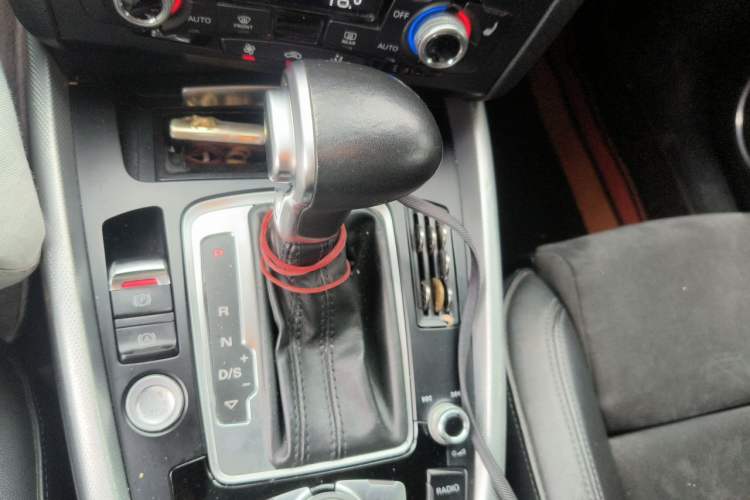 Used Audi Q5 2017 40 TFSI Dynamic Edition Gear Lever