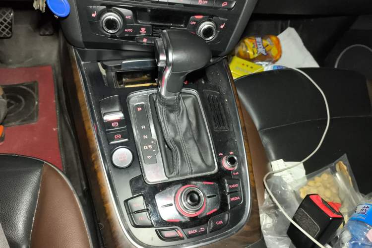 Used Audi Q5 2017 Plus 40 TFSI Comfort Model Gear Lever