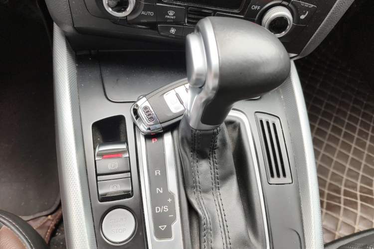 Used Audi Q5 2017 40 TFSI Technology Edition Gear Lever